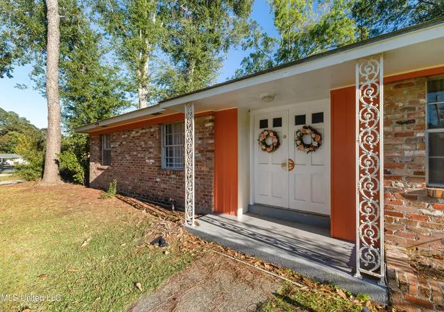 Homes for sale in Hattiesburg, MS | 2816 Williamsburg Rd, Hattiesburg, MS 39402 | MLS# 4130953