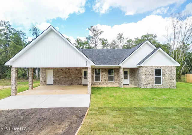Homes for sale in Kiln, MS | 4300 Firetower Rd, Kiln, MS 39556 | MLS# 4131149