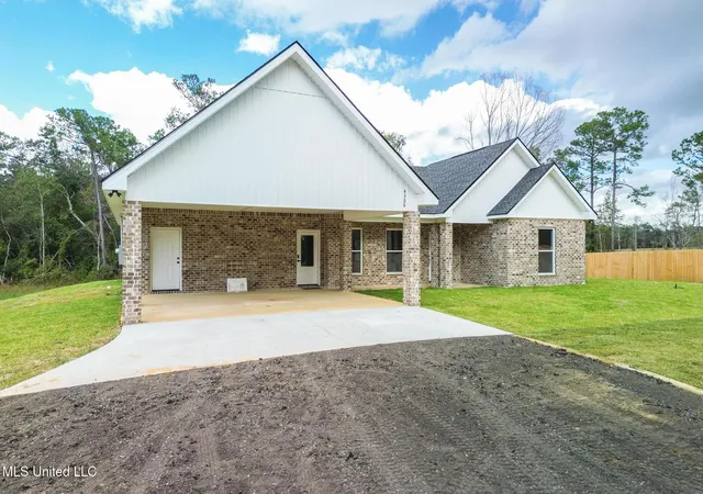 Homes for sale in Kiln, MS | 4300 Firetower Rd, Kiln, MS 39556 | MLS# 4131149