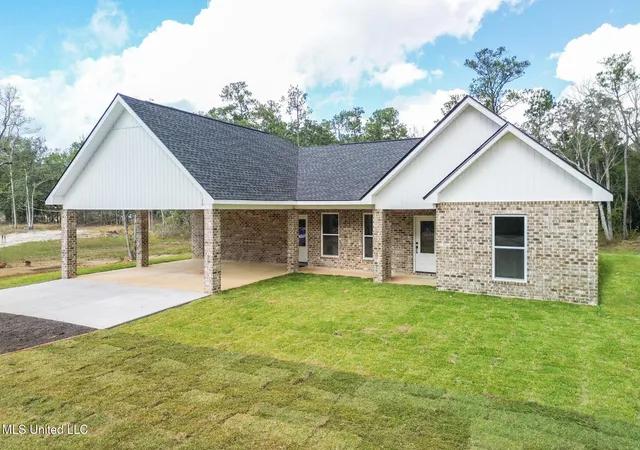 Homes for sale in Kiln, MS | 4300 Firetower Rd, Kiln, MS 39556 | MLS# 4131149