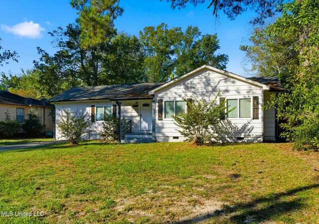 Homes for sale in Hattiesburg, MS | 612 Meadowlane Dr, Hattiesburg, MS 39401 | MLS# 4131150