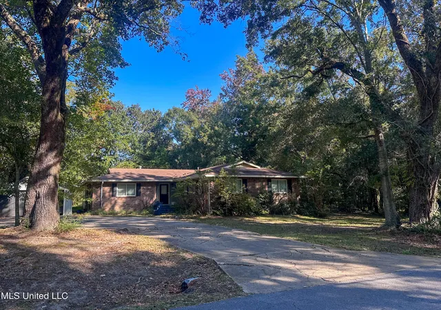 Photo 3 of Single family home for sale at 9500 Marina Ave, Ocean Springs, MS 39564 | MLS# 4131557 | Listing updated on 2026-09-18