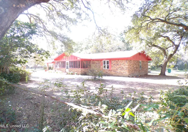 Photo 2 of Single family home for sale at 487 Silver Ridge Ave, Gulfport, MS 39507 | MLS# 4132136 | Listing updated on 2026-07-23