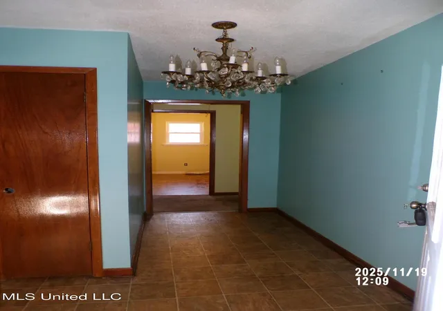 Photo 3 of Single family home for sale at 487 Silver Ridge Ave, Gulfport, MS 39507 | MLS# 4132136 | Listing updated on 2026-07-23
