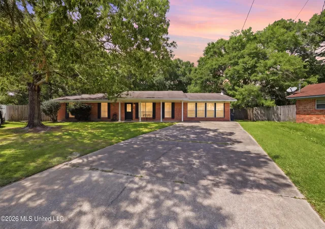 3rd image of 4221 N Londontown Rd, Pascagoula, MS 39581 | MLS# 4132711