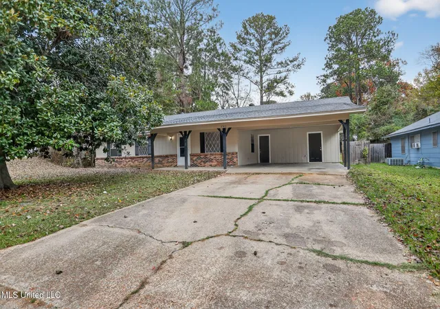 Homes for sale in Jackson, MS | 5742 Wildflower Dr, Jackson, MS 39209 | MLS# 4133792
