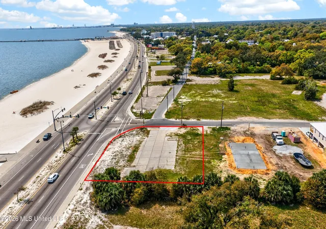 1st image of 802 Beach Dr, Gulfport, MS 39507 | MLS# 4136350