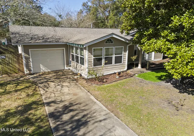 Photo 2 of Single family home for sale at 809 Ruth Ave, Gulfport, MS 39501 | MLS# 4160586 | Listing updated on 2026-08-29