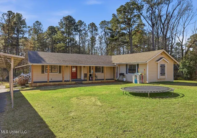 Homes for sale in Florence, MS | 501 Pine Ridge Rd, Florence, MS 39073 | MLS# 4133985