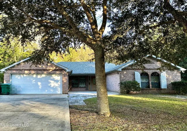 Photo 1 of Single family home for sale at 704 Hidden Oaks Dr, Ocean Springs, MS 39564 | MLS# 4133484 | Listing updated on 2026-09-01