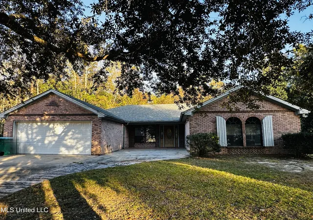 Photo 2 of Single family home for sale at 704 Hidden Oaks Dr, Ocean Springs, MS 39564 | MLS# 4133484 | Listing updated on 2026-09-01