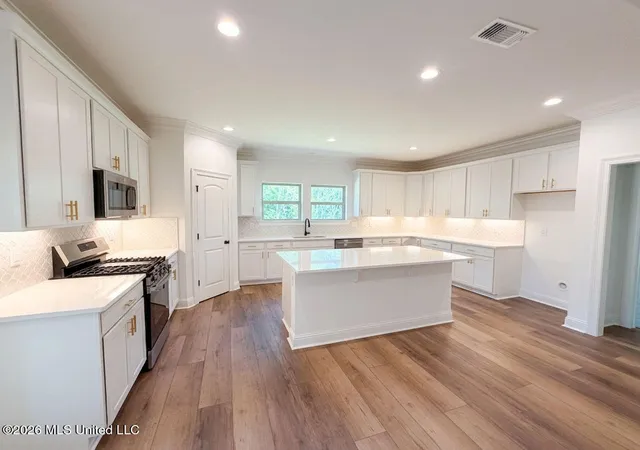 Photo 2 of Single family home for sale at 6017 Cardona Dr, Ocean Springs, MS 39564 | MLS# 4134416 | Listing updated on 2026-09-16