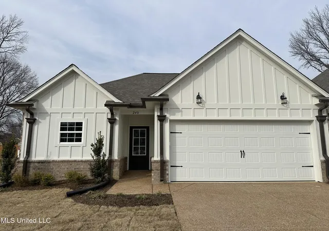 Photo 1 of Single family home for sale at 240 Flower Garden Dr, Southaven, MS 38671 | MLS# 4134757 | Listing updated on 2026-06-19