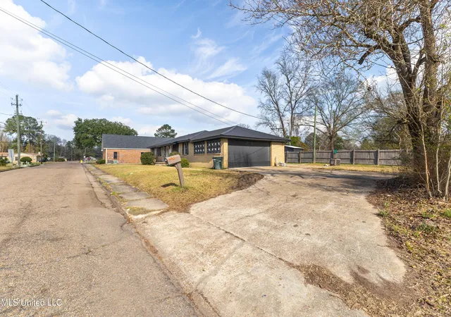 Homes for sale in Columbia, MS | 1116 West Ave, Columbia, MS 39429 | MLS# 4135638