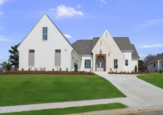 Photo 1 of Sale Pending at 216 Parke Dr, Ridgeland, MS 39157 | MLS# 4135685 | Listing updated on 2026-09-04