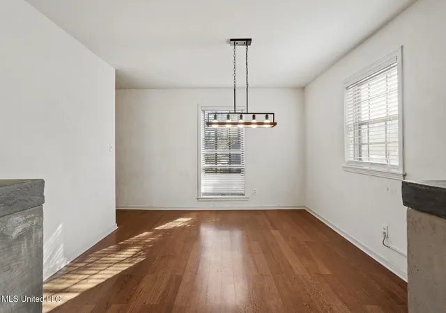 Photo 3 of Sale Pending at 1405 Riverwood Dr, Jackson, MS 39211 | MLS# 4135747 | Listing updated on 2026-09-16