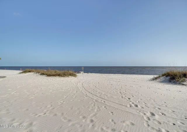 Photo 4 of Sale Pending at 1664 Beach Blvd, Biloxi, MS 39531 | MLS# 4135970 | Listing updated on 2026-10-20