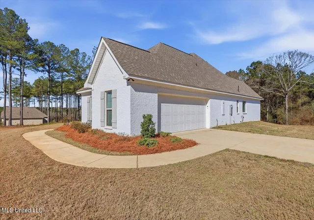 Photo 3 of Single family home for sale at 119 Ashwood Ln, Pearl, MS 39208 | MLS# 4136433 | Listing updated on 2026-09-17