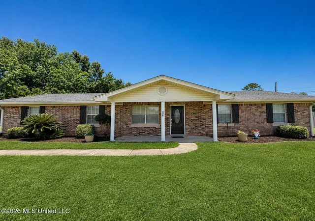 Homes for sale in Waveland, MS | 904 Waveland Ave, Waveland, MS 39576 | MLS# 4136153