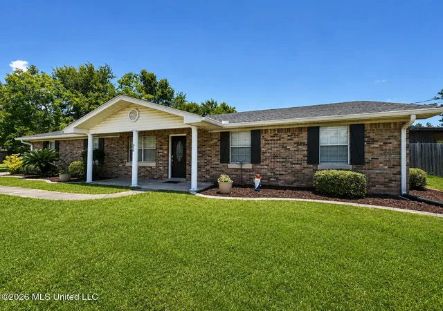 Homes for sale in Waveland, MS | 904 Waveland Ave, Waveland, MS 39576 | MLS# 4136153