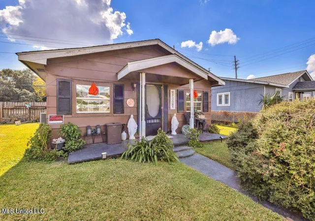 Photo 1 of Sale Pending at 1807 School St, Ocean Springs, MS 39564 | MLS# 4136195 | Listing updated on 2026-05-19