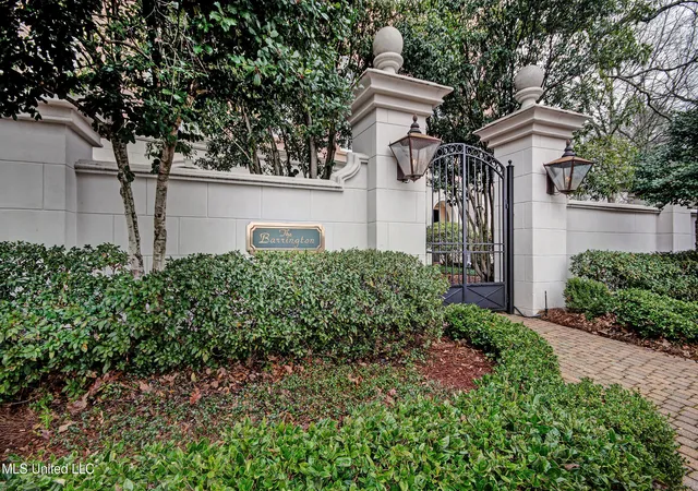 Photo 3 of Sale Pending at 1200 Meadowbrook Rd, Jackson, MS 39206 | MLS# 4136525 | Listing updated on 2026-10-15