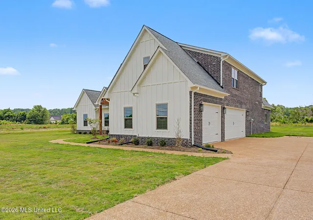 Photo 3 of Single family home for sale at 2195 Breanna Ln, Hernando, MS 38632 | MLS# 4136699 | Listing updated on 2026-10-09