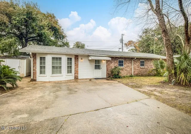 Photo 2 of Single family home for sale at 28 Woodglen Dr, Gulfport, MS 39507 | MLS# 4136751 | Listing updated on 2026-07-28
