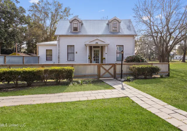 Photo 1 of Single family home for sale at 1127 19th Street, Gulfport, MS 39501 | MLS# 4137084 | Listing updated on 2026-08-24