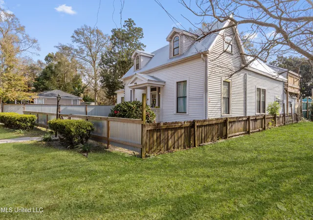 Photo 2 of Single family home for sale at 1127 19th Street, Gulfport, MS 39501 | MLS# 4137084 | Listing updated on 2026-08-24