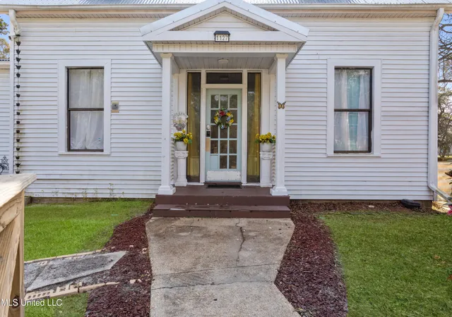 Photo 3 of Single family home for sale at 1127 19th Street, Gulfport, MS 39501 | MLS# 4137084 | Listing updated on 2026-08-24
