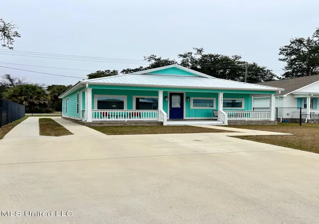 Photo 2 of Single family home for sale at 1211 Ocean View Dr, Gulfport, MS 39507 | MLS# 4137267 | Listing updated on 2026-03-30