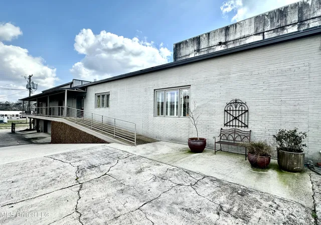 Photo 3 of Single family home for sale at 126 N Broadway, Mc Comb, MS 39648 | MLS# 4139273 | Listing updated on 2026-04-24