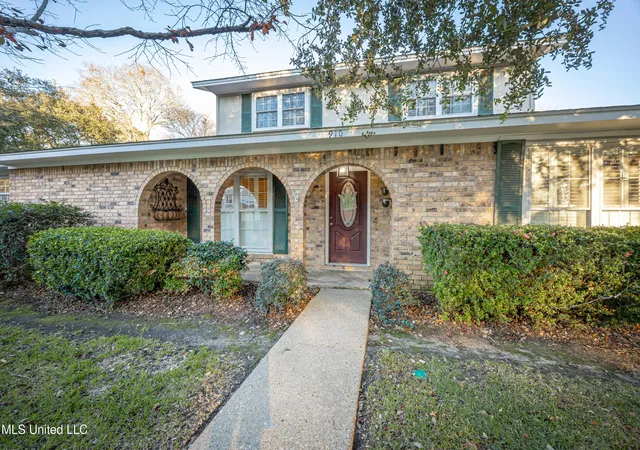 3rd image of 910 Warren St, Pascagoula, MS 39567 | MLS# 4137596