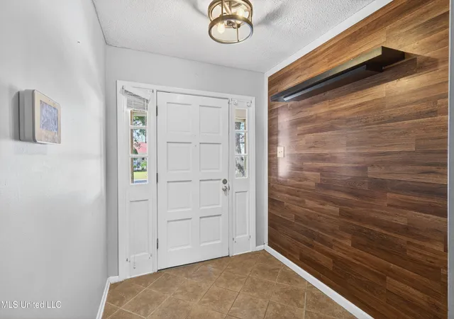 Photo 3 of Sale Pending at 3306 Nottingham Rd, Ocean Springs, MS 39564 | MLS# 4138141 | Listing updated on 2026-09-21
