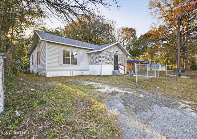 Photo 3 of Single family home for sale at 1505 R Dixie Ave, Gulfport, MS 39501 | MLS# 4137732 | Listing updated on 2026-06-22