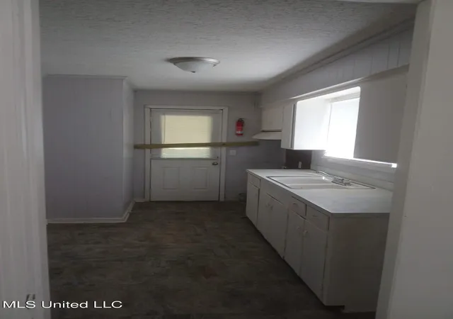 Photo 3 of Single family home for sale at 2858 Queensroad Ave, Jackson, MS 39213 | MLS# 4138168 | Listing updated on 2026-05-12