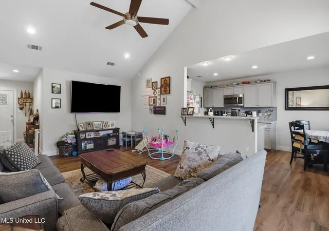 Photo 3 of Sale Pending at 1132 Ash St, Ocean Springs, MS 39564 | MLS# 4138352 | Listing updated on 2026-09-23