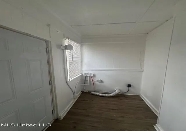 Photo 4 of Single family home for sale at 1857 Westover St, Jackson, MS 39209 | MLS# 4138745 | Listing updated on 2026-09-26
