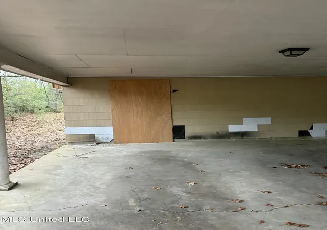 Photo 2 of Sale Pending at 947 Palm St, Jackson, MS 39212 | MLS# 4138584 | Listing updated on 2026-07-13