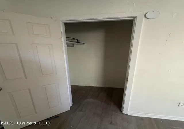Photo 2 of Single family home for sale at 2806 Tara Rd, Jackson, MS 39212 | MLS# 4140694 | Listing updated on 2026-05-15