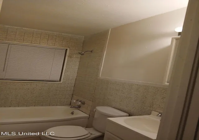 Photo 3 of Single family home for sale at 318 Cameron St, Jackson, MS 39212 | MLS# 4139276 | Listing updated on 2026-04-18
