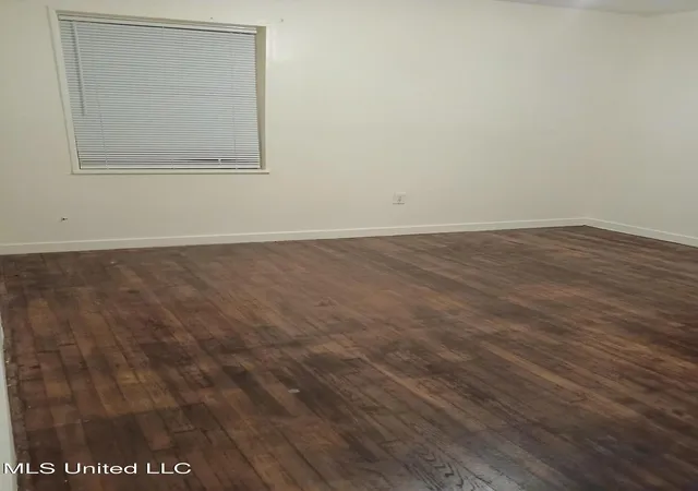 Photo 3 of Single family home for sale at 318 Cameron St, Jackson, MS 39212 | MLS# 4139276 | Listing updated on 2026-04-18