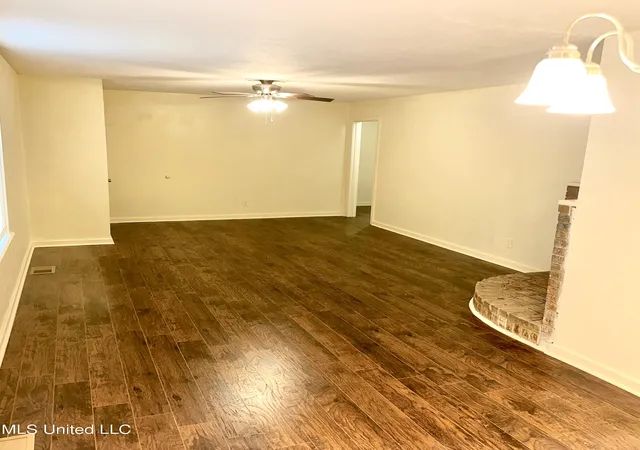 Photo 3 of Single family home for sale at 359 Cummins St, Jackson, MS 39204 | MLS# 4138702 | Listing updated on 2026-07-10
