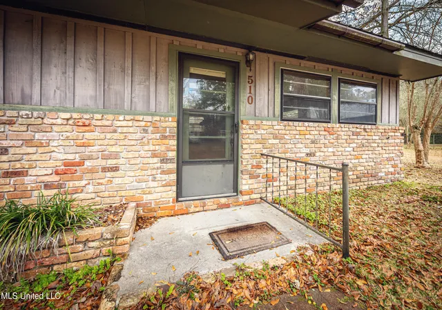 Photo 4 of Single family home for sale at 510 Ward Ave, Ocean Springs, MS 39564 | MLS# 4139594 | Listing updated on 2026-08-20