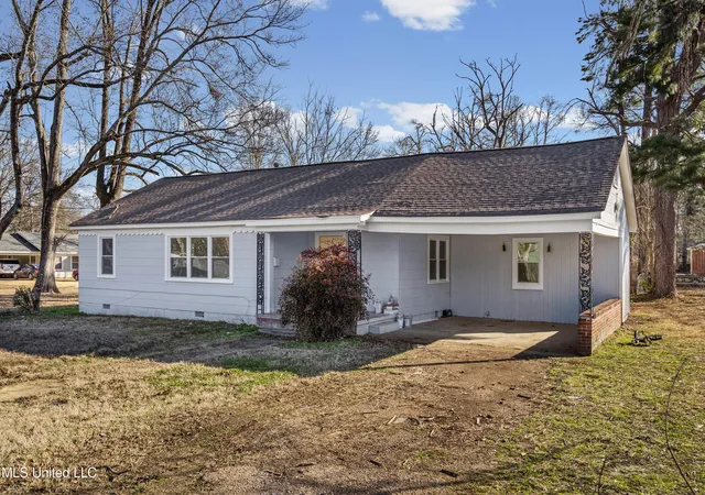 1st image of 210 West St, Batesville, MS 38606 | MLS# 4139420