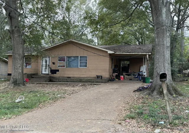Homes for sale in Jackson, MS | 425 Windsor Dr, Jackson, MS 39209 | MLS# 4139678