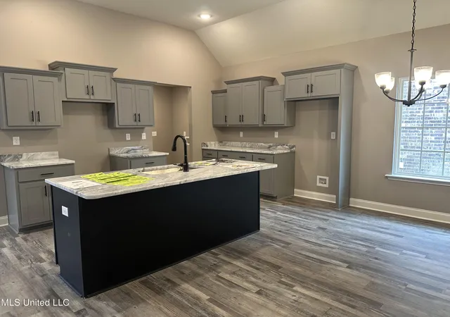 Photo 4 of Sale Pending at 413 Country Garden Dr, Southaven, MS 38671 | MLS# 4139886 | Listing updated on 2026-10-09