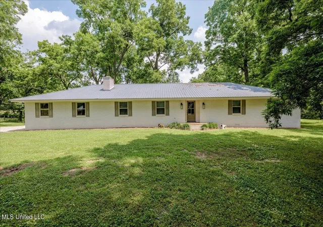 Homes for sale in Senatobia, MS | 7485 W Hwy 4, Senatobia, MS 38668 | MLS# 4139899