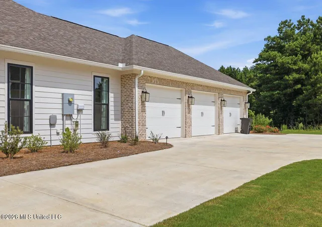 Homes for sale in Flowood, MS | 619 Big Valley Loop, Flowood, MS 39232 | MLS# 4140046